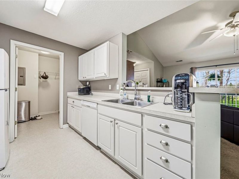 3371 Lenox Village Drive, Unit 255, Fairlawn, OH 44333 Photo 18