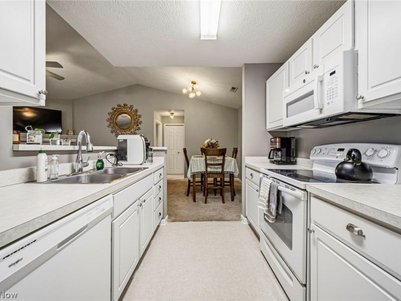 3371 Lenox Village Drive, Unit 255, Fairlawn, OH 44333 Photo 20
