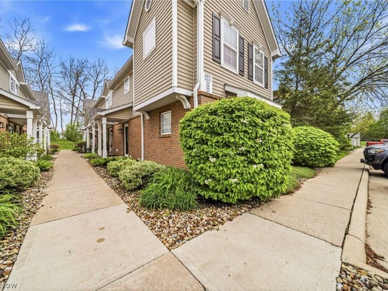 3371 Lenox Village Drive, Unit 255, Fairlawn, OH 44333 Photo 3