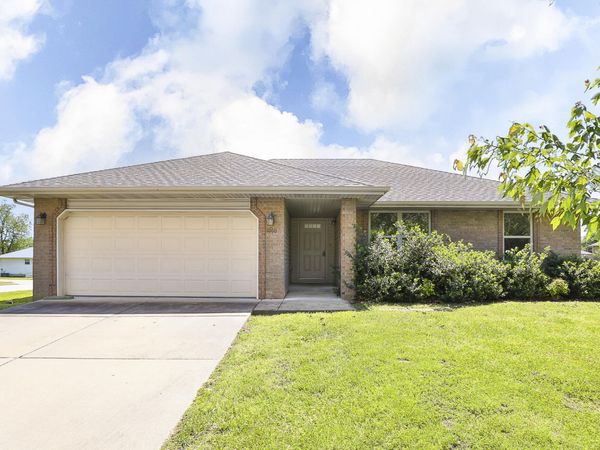 1060 E Walnut Street , Bolivar, MO 65613