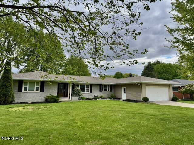 923 Lyn Road, Bowling Green, OH 43402 Main Photo