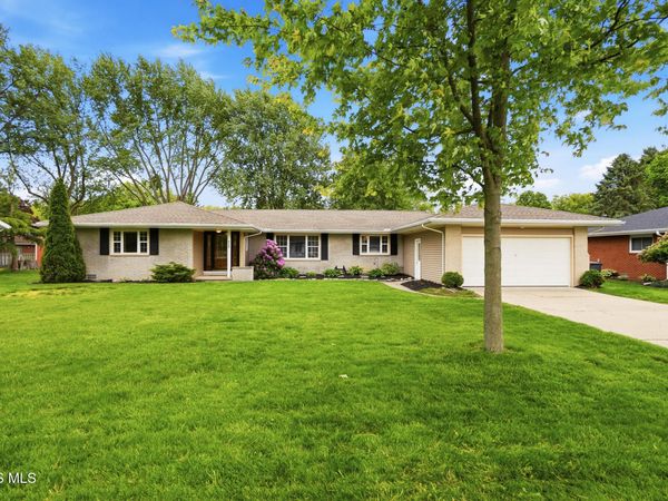 923 Lyn Road, Bowling Green, OH 43402