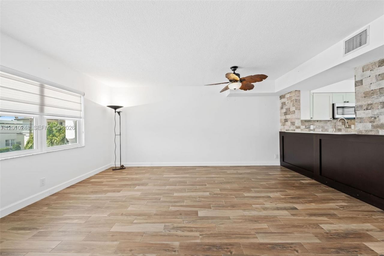 343 Virginia St , Hollywood, FL 33019 Photo