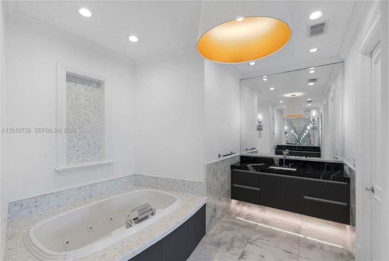 26 Tahiti Beach Island Rd , Coral Gables, FL 33143 Photo