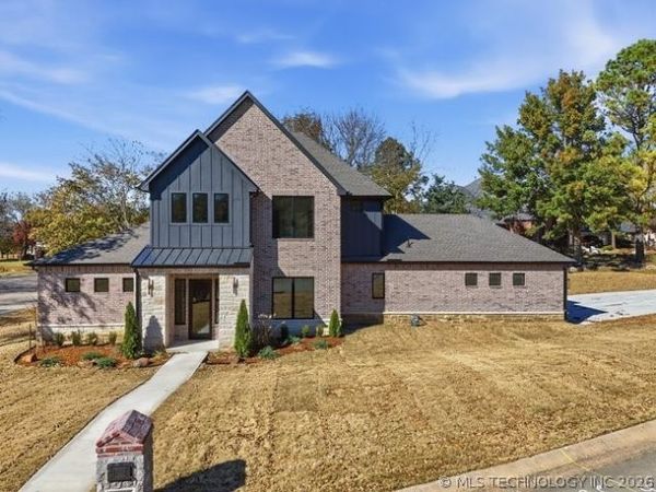 1937 S Surrey Court , Bartlesville, OK 74006