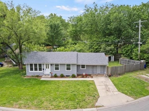 301 S Sunset Drive, Olathe, KS 66061