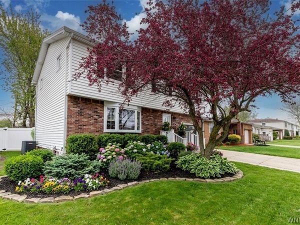 13 Grand Prix Drive, Buffalo, NY 14227