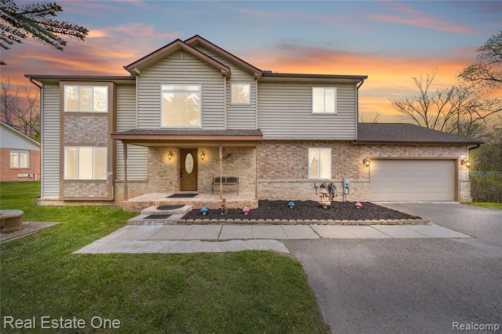 7295 W Maple Road, West Bloomfield Township, MI 48322 Main Photo