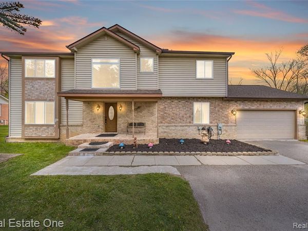 7295 W Maple Road, West Bloomfield Twp, MI 48322