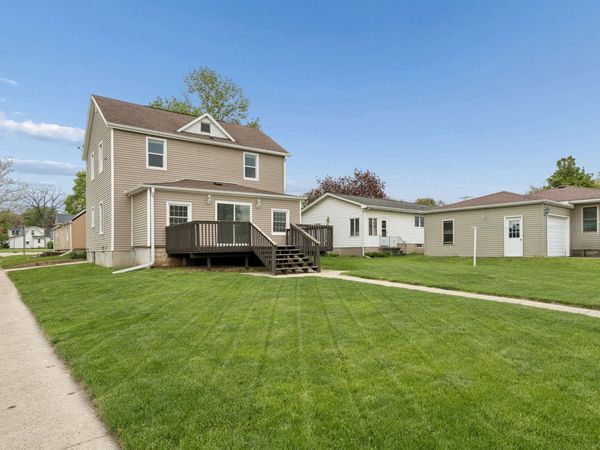 504 2nd Ave NW, Cascade, IA 52033
