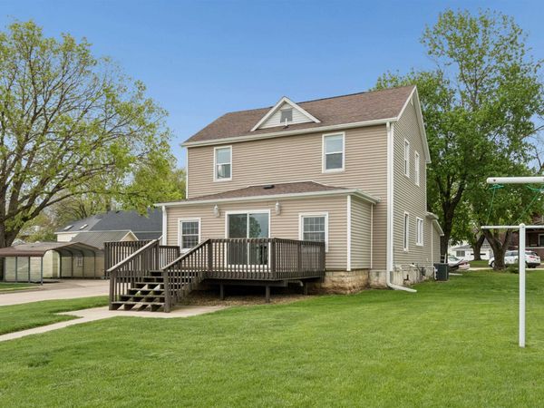 504 2nd Ave NW, Cascade, IA 52033