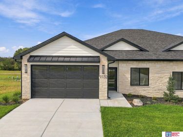 9132 Lucena Drive, Lincoln, NE 68520