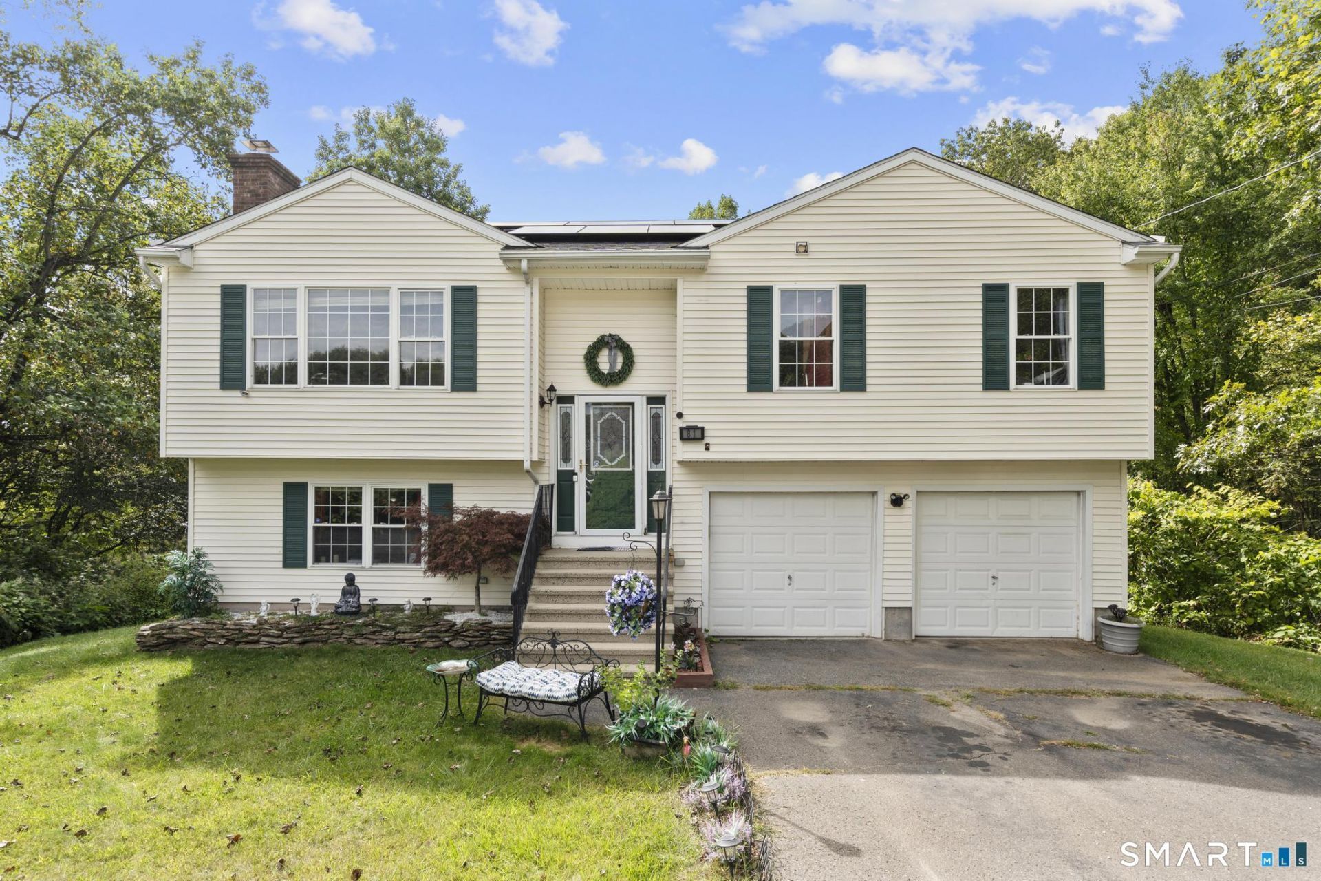 81 Hidden Pond, Waterbury, CT 06704 Main Photo