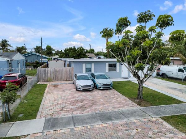 2456 NW 6th St , Pompano Beach, FL 33069
