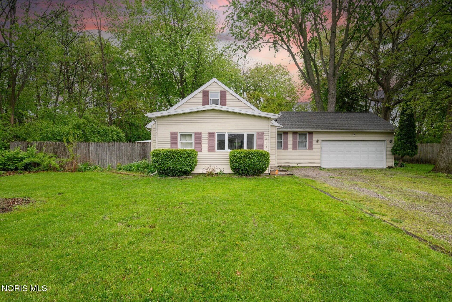 305 Roseanna Drive, Toledo, OH 43615 Main Photo