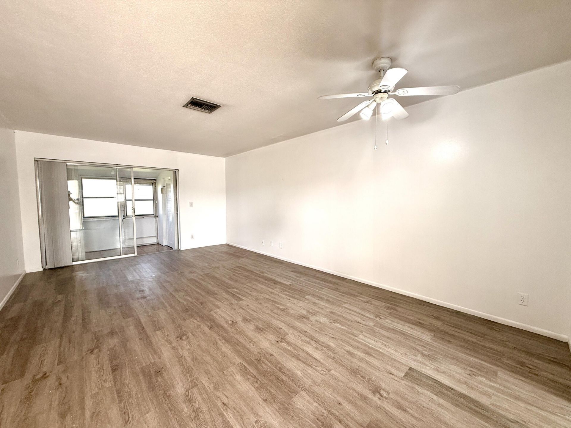 2854 E Crosley Dr Drive E, Unit J, West Palm Beach, FL 33415 Photo
