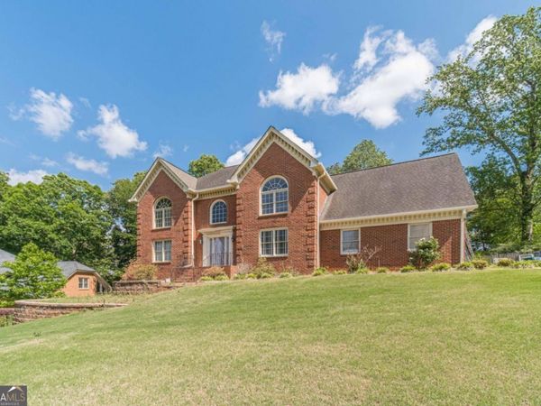 5060 Hodgkins Place SW, Lilburn, GA 30047