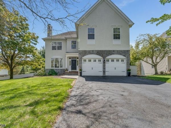 8 Miller Ln, Readington, NJ 08889