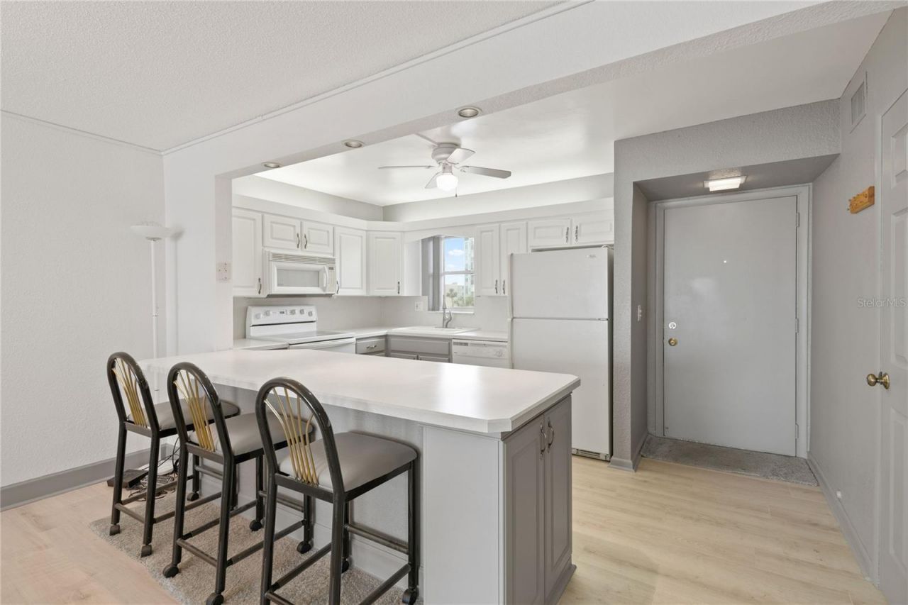 7910 Sun Island Drive S, Unit 302, South Pasadena, FL 33707 Photo