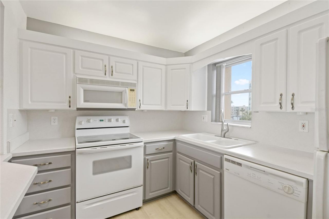 7910 Sun Island Drive S, Unit 302, South Pasadena, FL 33707 Photo