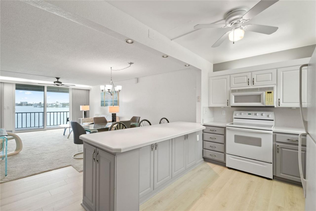 7910 Sun Island Drive S, Unit 302, South Pasadena, FL 33707 Photo