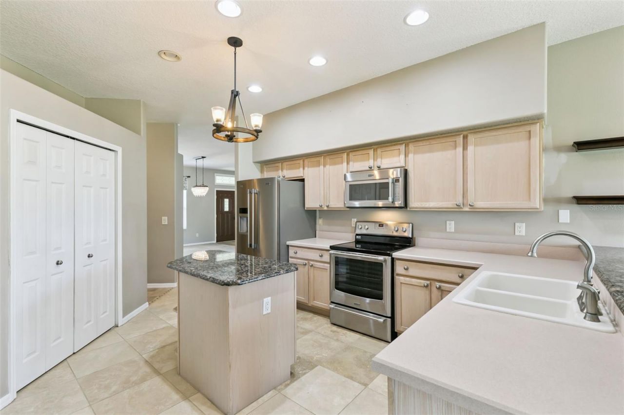 237 Strathmore Circle , Kissimmee, FL 34744 Photo
