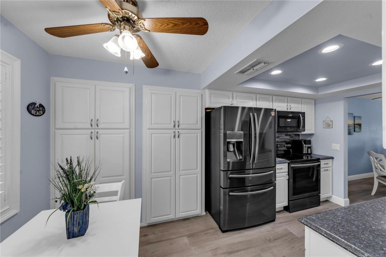 5849 Park St N, Unit 202, Saint Petersburg, FL 33709 Photo