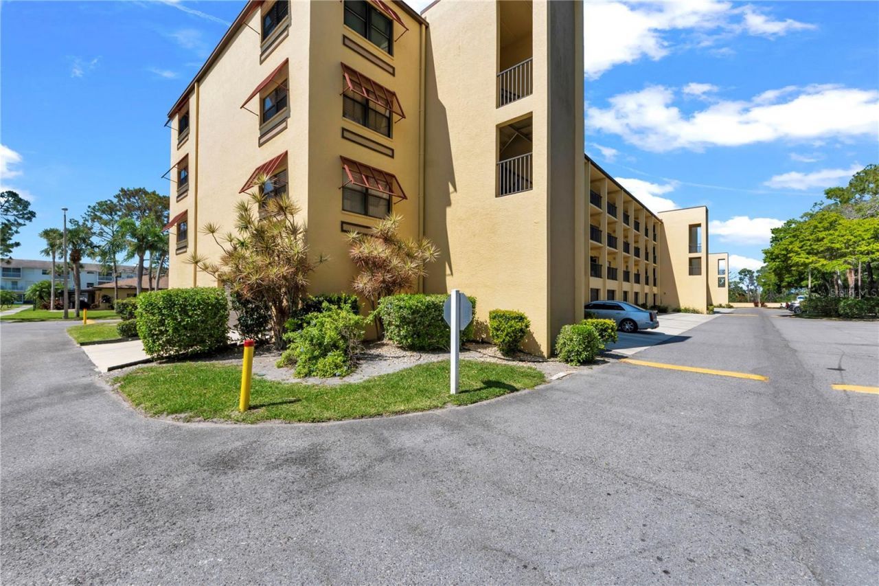 5849 Park St N, Unit 202, Saint Petersburg, FL 33709 Photo