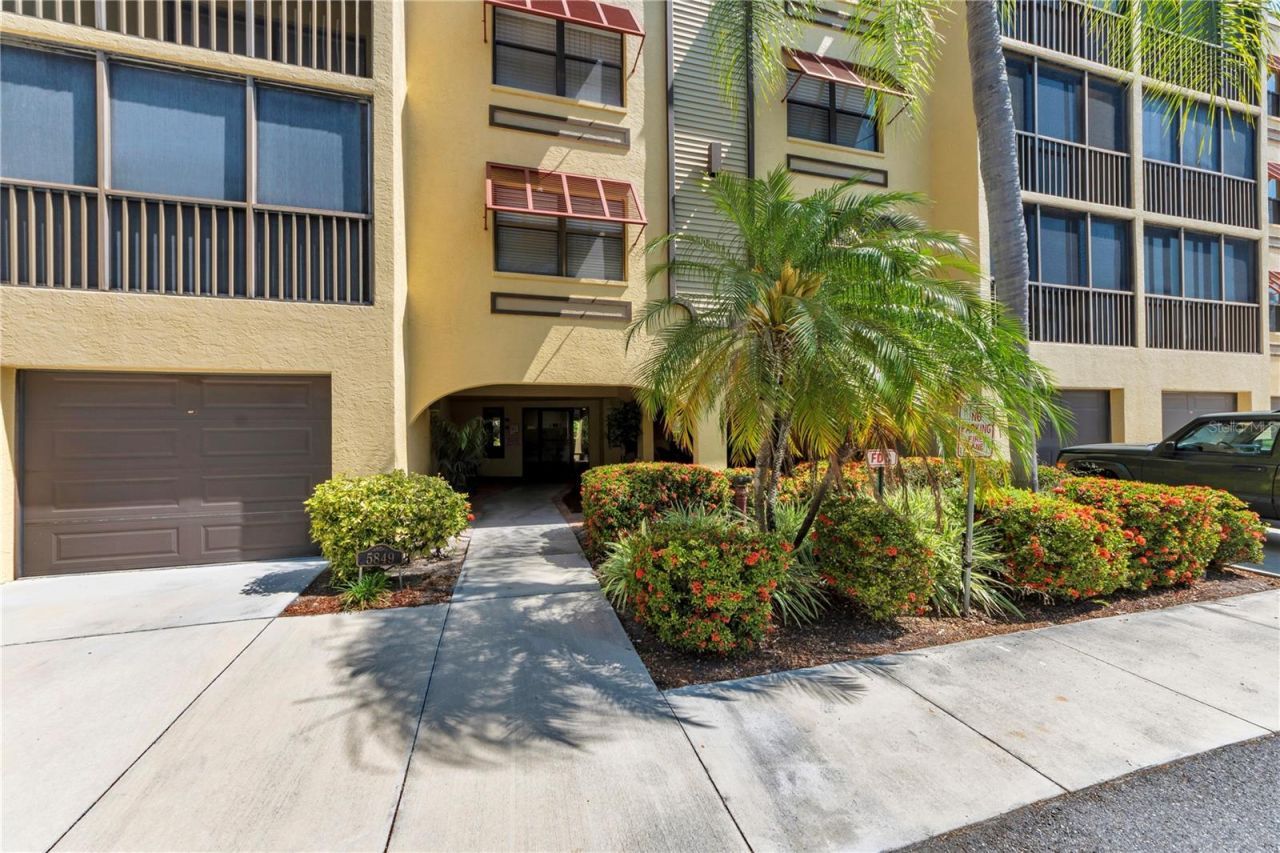5849 Park St N, Unit 202, Saint Petersburg, FL 33709 Photo