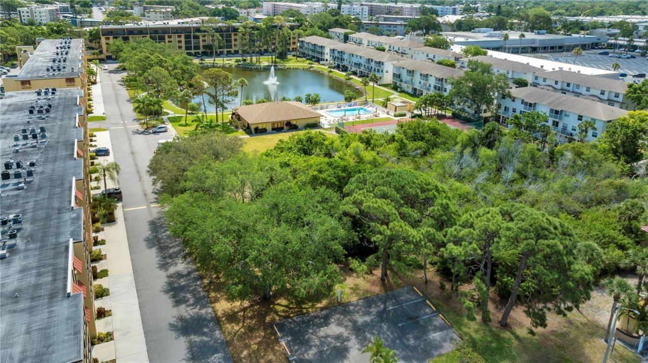 5849 Park St N, Unit 202, Saint Petersburg, FL 33709 Photo