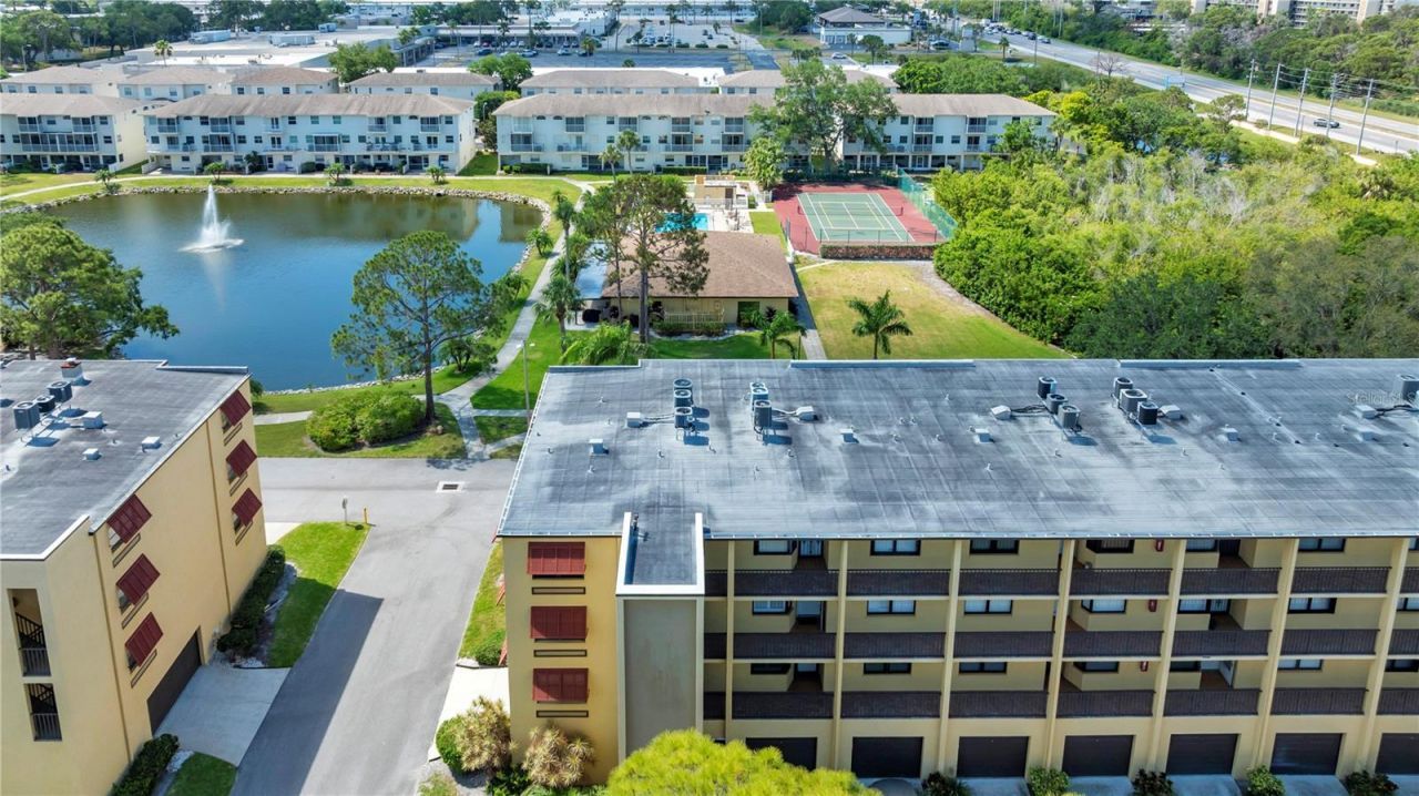 5849 Park St N, Unit 202, Saint Petersburg, FL 33709 Photo