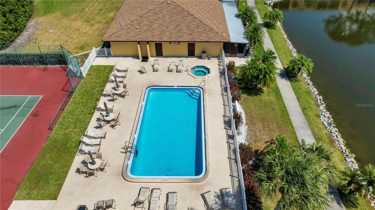 5849 Park St N, Unit 202, Saint Petersburg, FL 33709 Photo