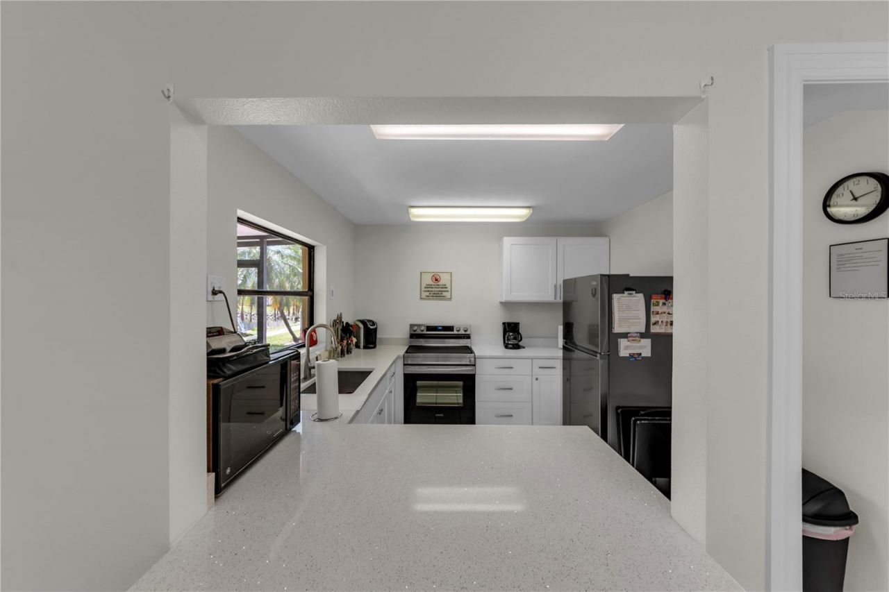 5849 Park St N, Unit 202, Saint Petersburg, FL 33709 Photo