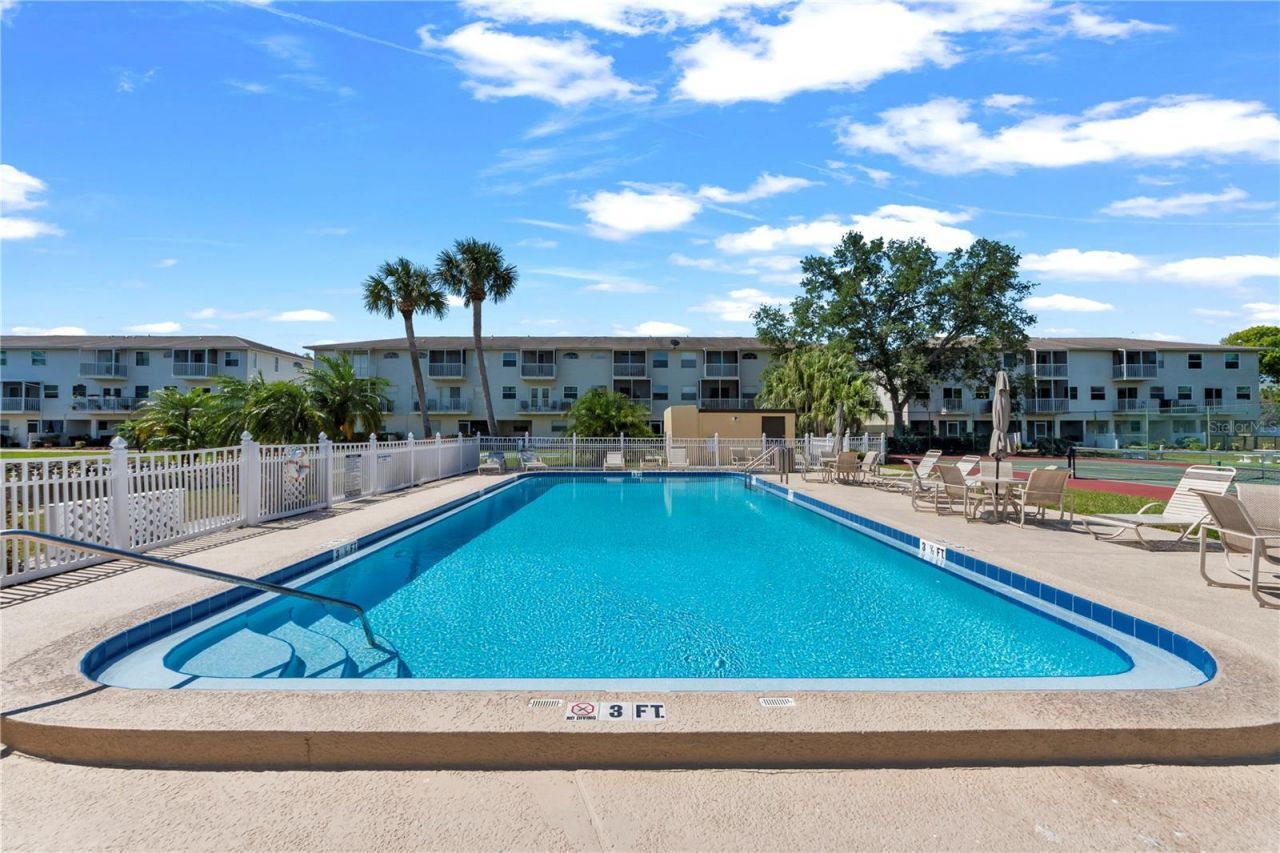 5849 Park St N, Unit 202, Saint Petersburg, FL 33709 Photo