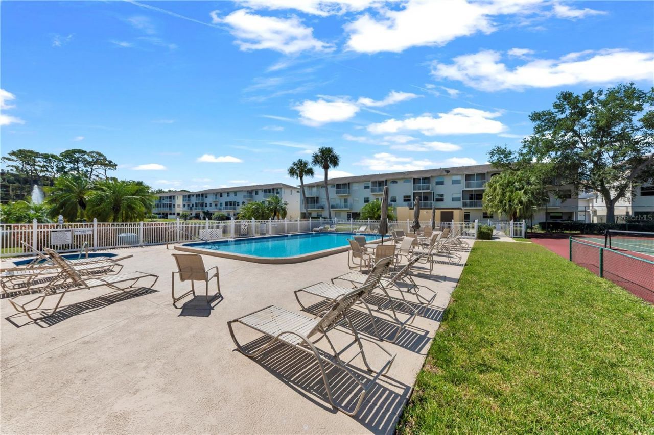 5849 Park St N, Unit 202, Saint Petersburg, FL 33709 Photo