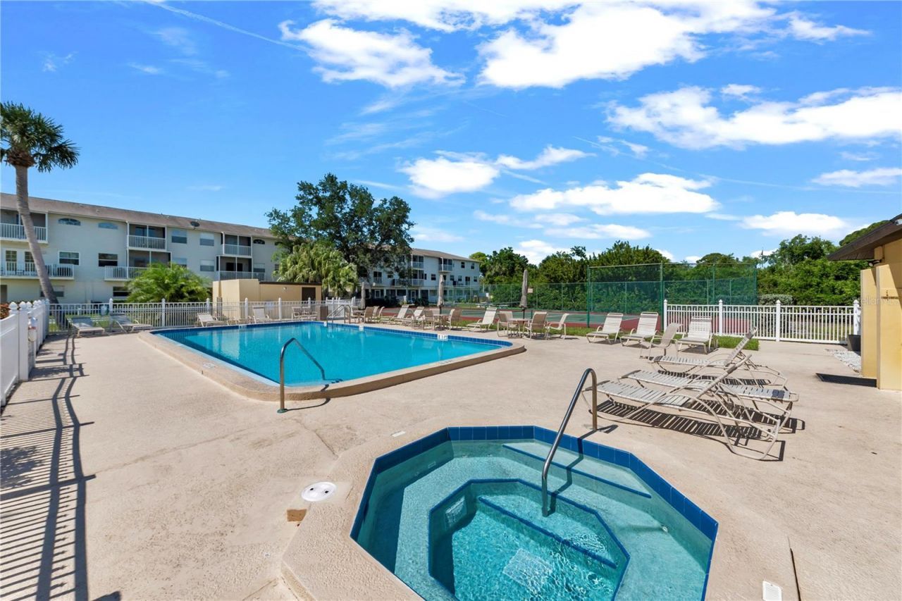 5849 Park St N, Unit 202, Saint Petersburg, FL 33709 Photo