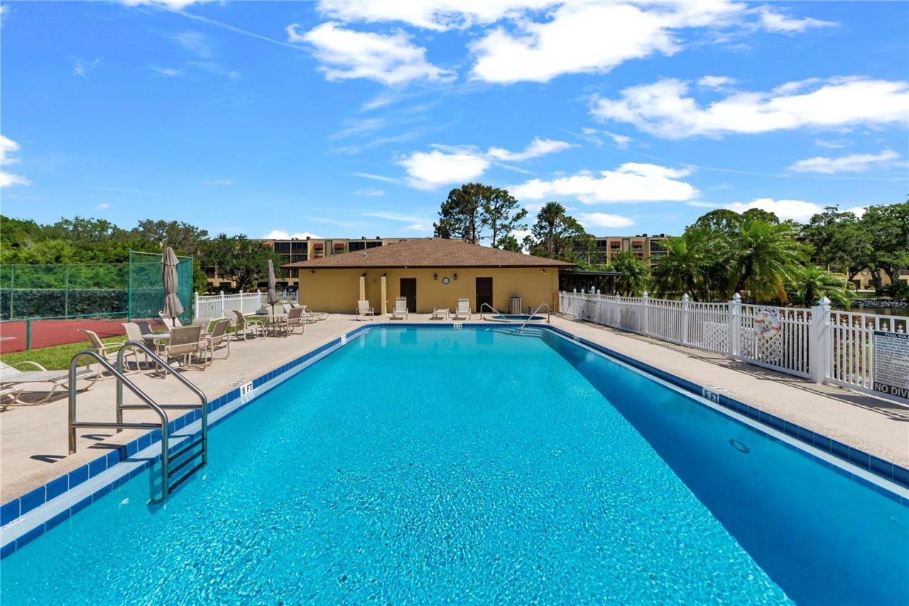 5849 Park St N, Unit 202, Saint Petersburg, FL 33709 Photo