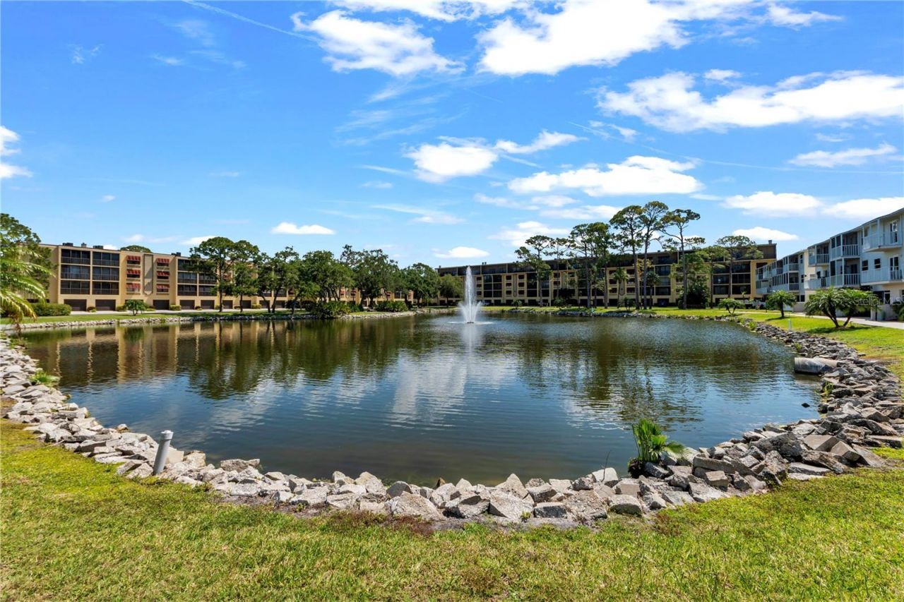 5849 Park St N, Unit 202, Saint Petersburg, FL 33709 Photo