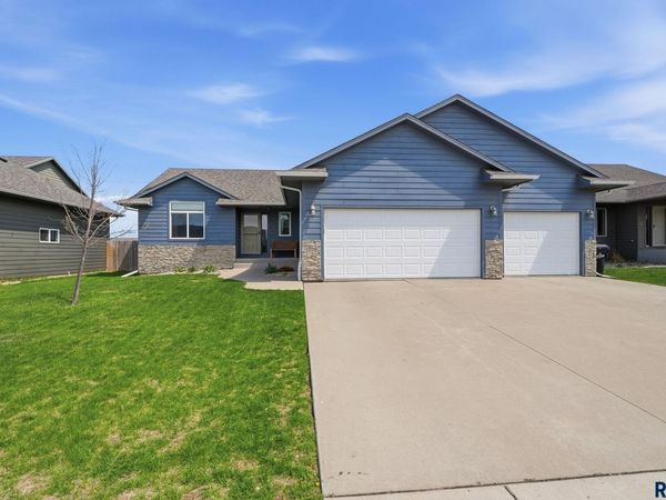 1208 S Keva Ave, Sioux Falls, SD 57106