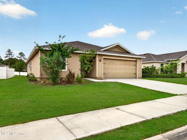 5923 CROSBY LAKE Way E, Macclenny, FL 32063