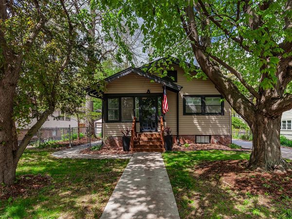 1006 44th Place , Des Moines, IA 50311