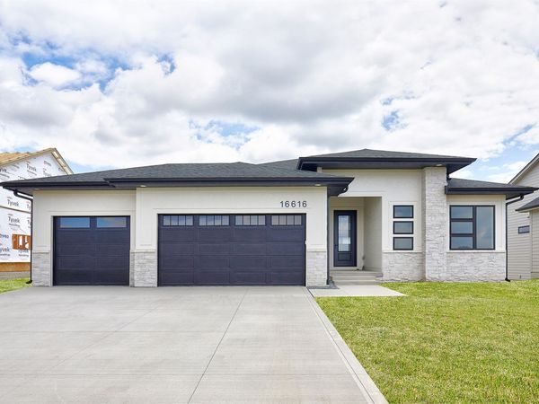 16616 Deerview Drive , Urbandale, IA 50323