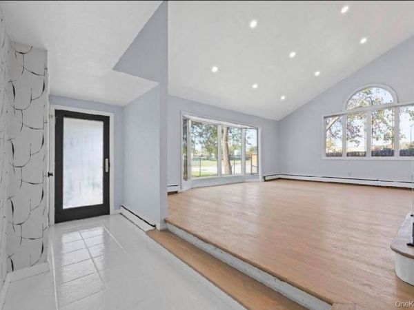 Valley Stream, NY 11581