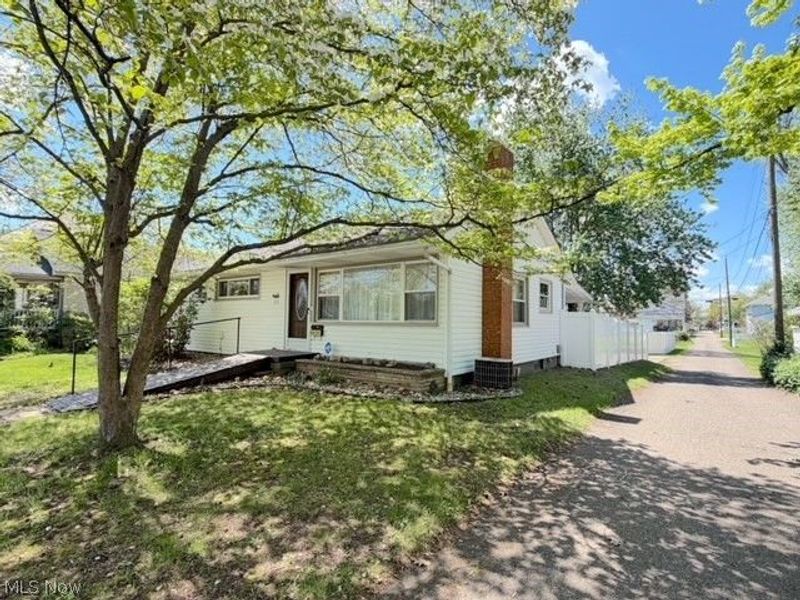 1016 Union Avenue NW, New Philadelphia, OH 44663 Photo 2