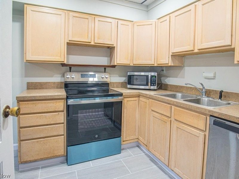 1399 Barlow Road, Unit 1, Hudson, OH 44236 Photo 5