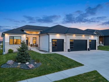 5425 N 206th Street , Elkhorn, NE 68022