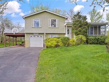 4985 Woodmark Drive, Liverpool, NY 13088