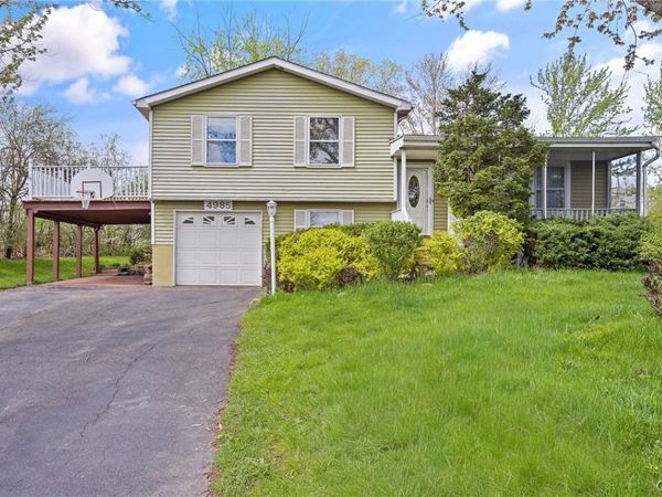 4985 Woodmark Drive, Liverpool, NY 13088
