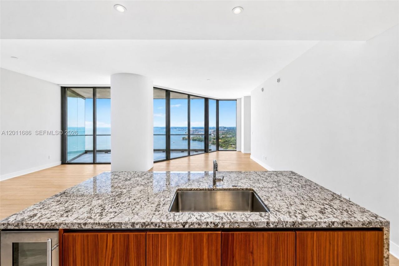 175 25 Rd , Unit 3303, Miami, FL 33129 Photo