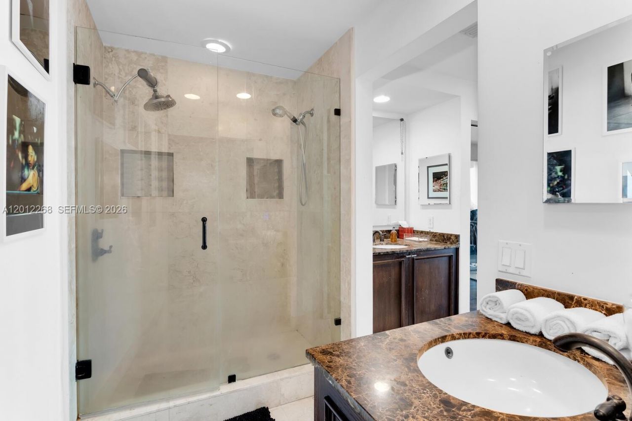 60 SW 13th St, Unit 4005, Miami, FL 33130 Photo